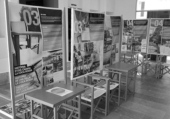 Exposició sobre les cadires “Coca Rossa”